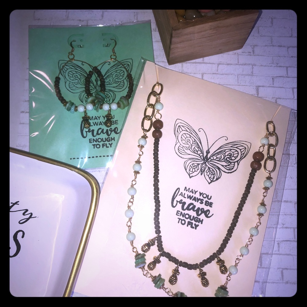 Handmade 🖐 necklace and earrings set